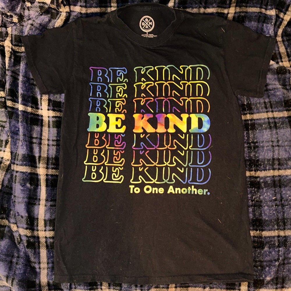 BE KIND TO ONE ANOTHER PRIDE TEE SIZE SMALL
